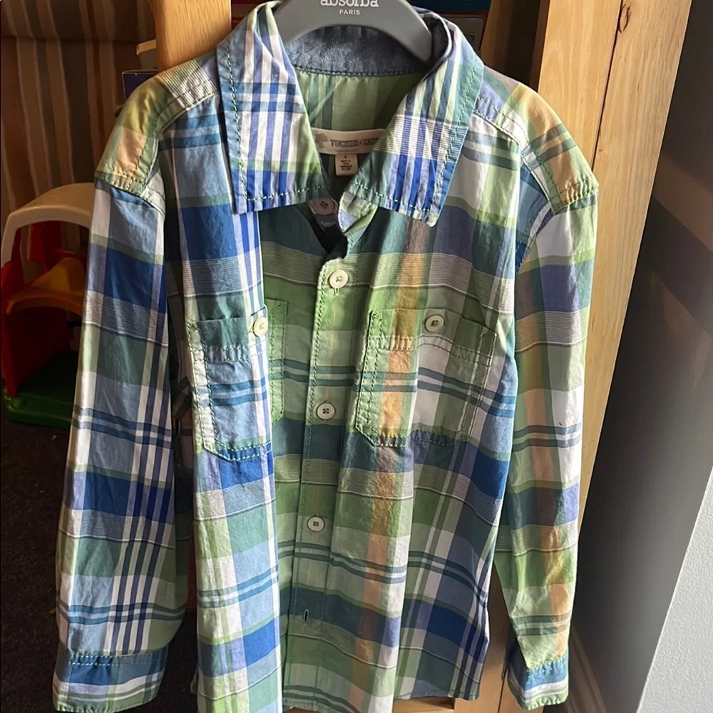 Tate and Tucker Plaid Button-Up Shirt